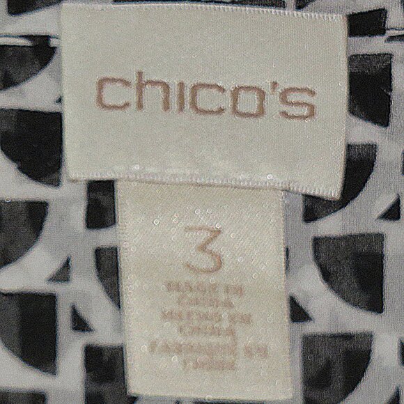 Chico's Women's Geo Bow Semi-Shear Concealed Botton Closure Top Size 3 16XL C461 - Picture 6 of 6